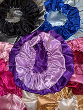 Load image into Gallery viewer, Mommy &amp; Me Reversible Bonnet with tightening strap - 6 Colors
